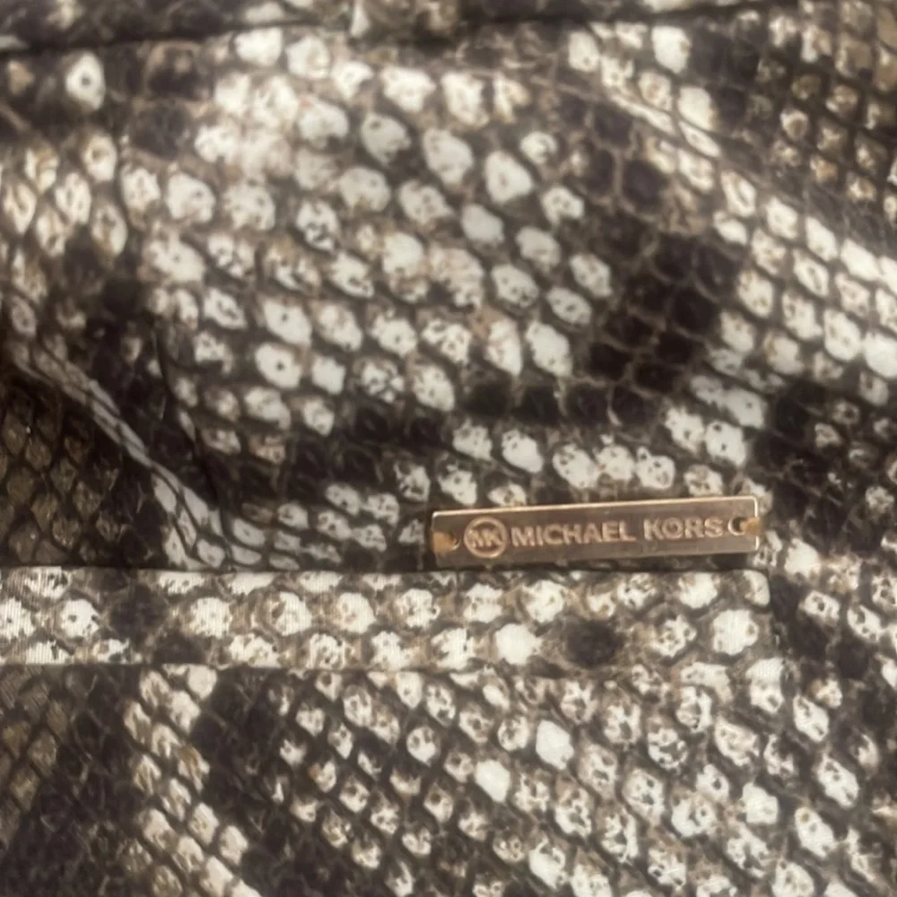 MICHAEL KORS Snake-Print  brown size 6” Women’s Jeans W Pockets front and Back